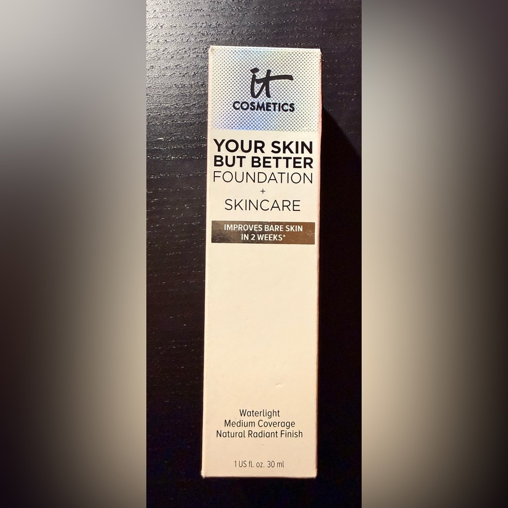 IT Cosmetics Tan Warm 44 Makeup